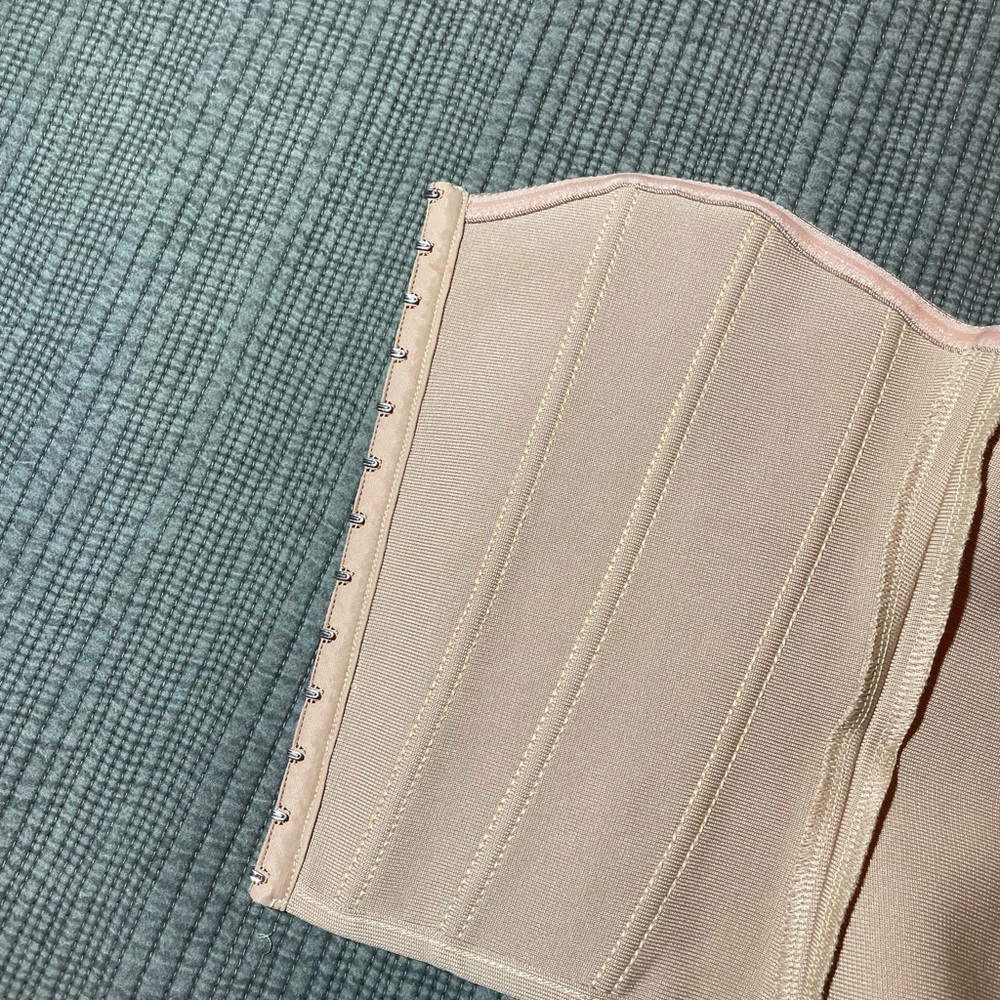 Beige Corset - Picture 4 of 5